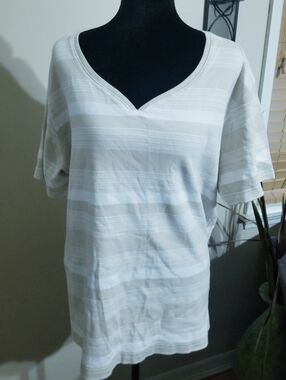 CB casual Women's Short Sleeve V-Neck Top - Cream, White Stripe